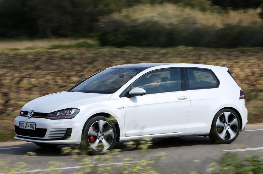  Volkswagen Golf GTi 5-Door 2015 года  (фото 44 из 48)